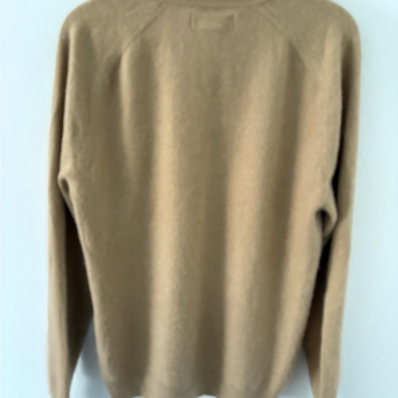 Banana Republic Men's Camel Sweater - Picture 4 of 4